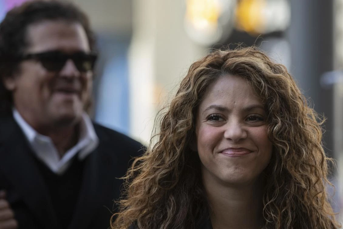 Colombian singers Shakira, right, and Carlos Vives, background, arrive at a Madrid court on Wednesday, March 27, 2019. (AP)