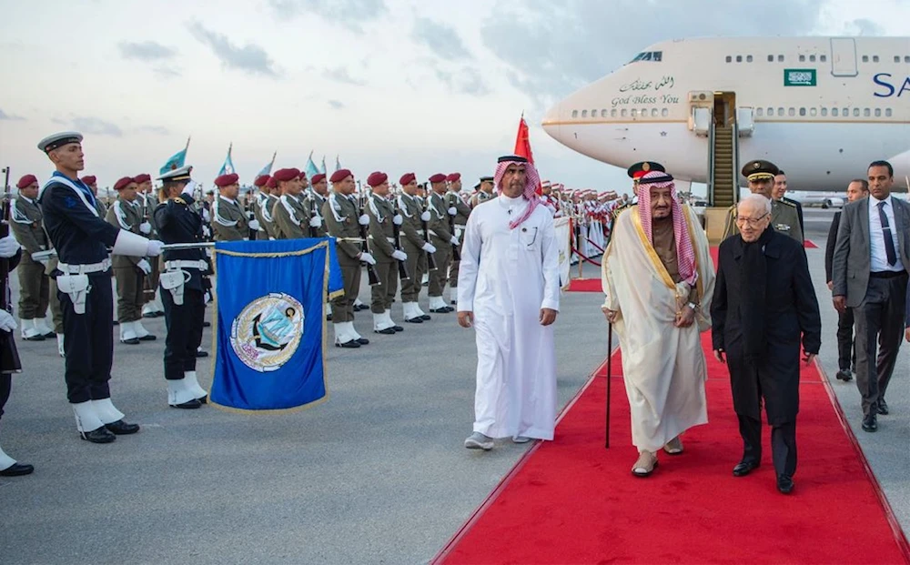 King Salman received by President Essebsi on arrival in Tunisia for official visit