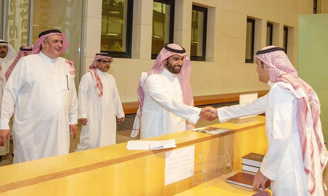 Prince Badr stressed the ministry’s keenness to achieve greater success through initiatives focused on libraries and the publishing sector. (SPA)
