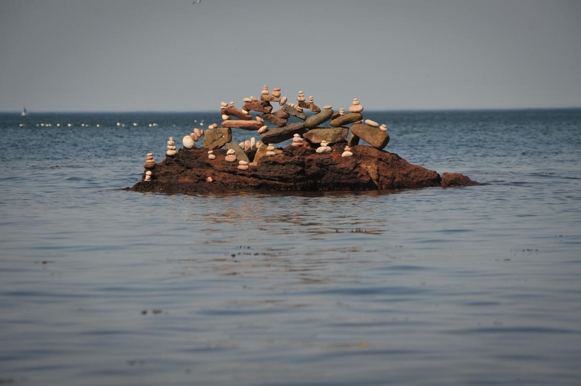 A picture shows a balanced sculpture built during the European Stone Stacking Championships 2019 in Dunbar, Scotland, on April 21, 2019. The European Stone Stacking Championships are Europe’s largest championships for all Stone Stacking and Rock Balancing artists and practitioners. Stackers compete in four competitions creating sculptures using stones and balancing them using only the force of gravity. The overall winner receives a trip to llano Earth Art Festival and World Stone Balancing competition 2020. / AFP / Andy Buchanan