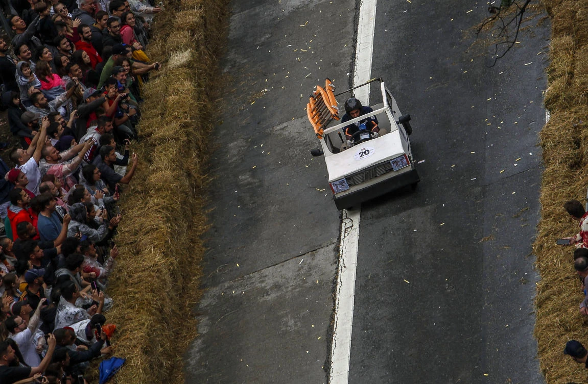 A man competes in the Red Bull Soapbox race in Sao Paulo, Brazil on April 14, 2019. The Red Bull Soapbox race is an annual event where amateur drivers race with their homemade soapbox vehicles down a 420 m hill through obstacles. / AFP / Miguel SCHINCARIOL