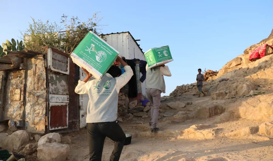 KSrelief distributed 140 food baskets in Yemen’s Marib governorate. (File/SPA)