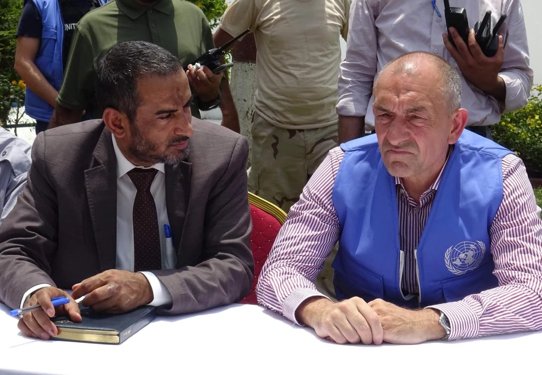 Retired Danish general Michael Lollesgaard the newly appointed head of the UN observer mission in war-wracked Yemen, meets local officials in the Red Sea port city of Hodeida on April 2, 2019. (AFP)