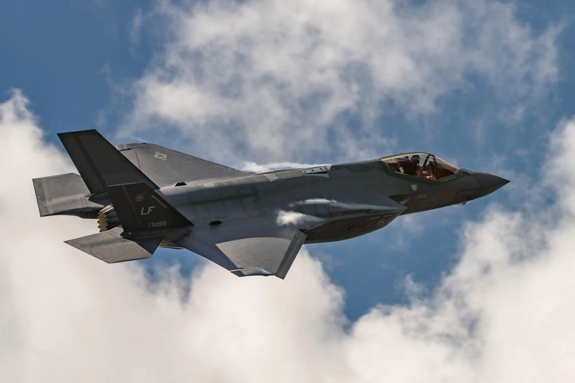 Turkish lira tumbles after US halts F-35 equipment delivery