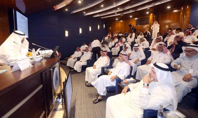Dr. Mishaal Al-Salami speaking during a meeting at King Abdul Aziz University’s Faculty of Economics and Administration in Riyadh on Wednesday. (SPA)
