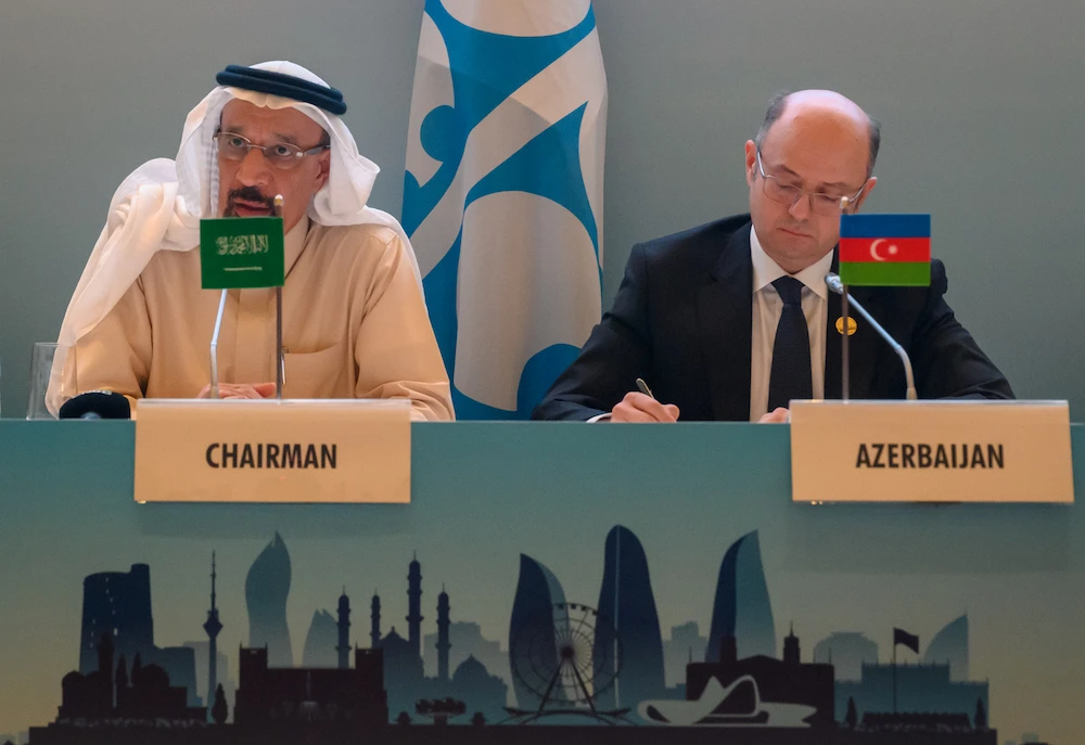Azerbaijan's Energy Minister Parviz Shahbazov (R) and Saudi Arabia's Energy Minister Khalid al-Falih attend a press conference at the end of the 13th meeting of the Joint Ministerial Monitoring Committee (JMMC) of OPEC and non-OPEC countries in Baku on March 18, 2019. (AFP)