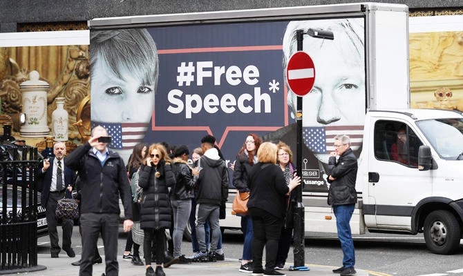 Supporters of WikiLeaks founder Julian Assange gather outside the Ecuadorian Embassy in London on April 5, 2019, following rumours that Assange was about to be expelled. (AFP)