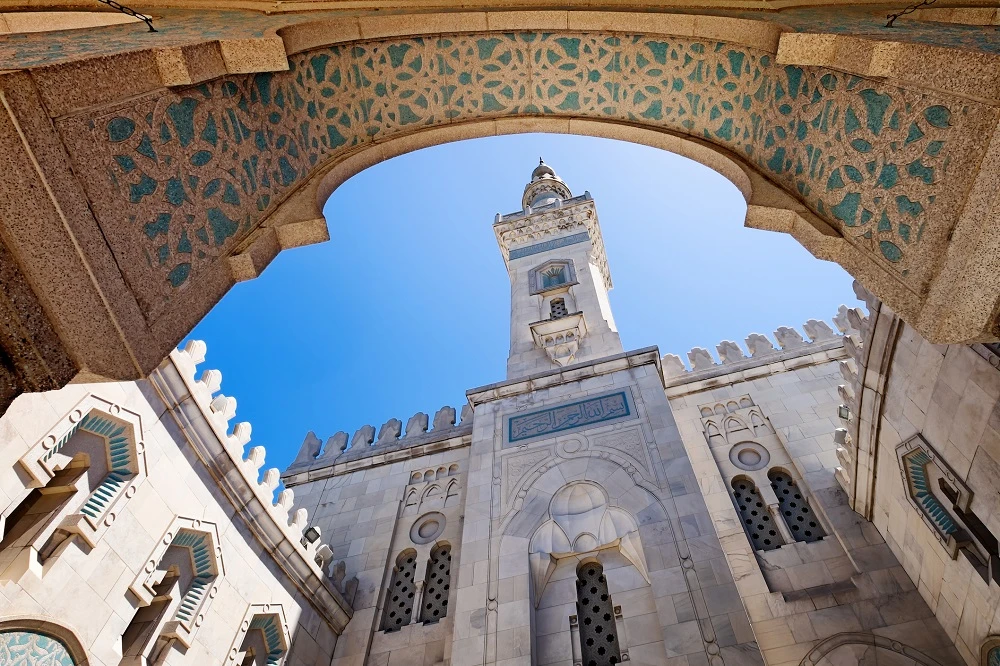The interior courtyard of the mosque in Washington DC’s Islamic Center. (Shutterstock)