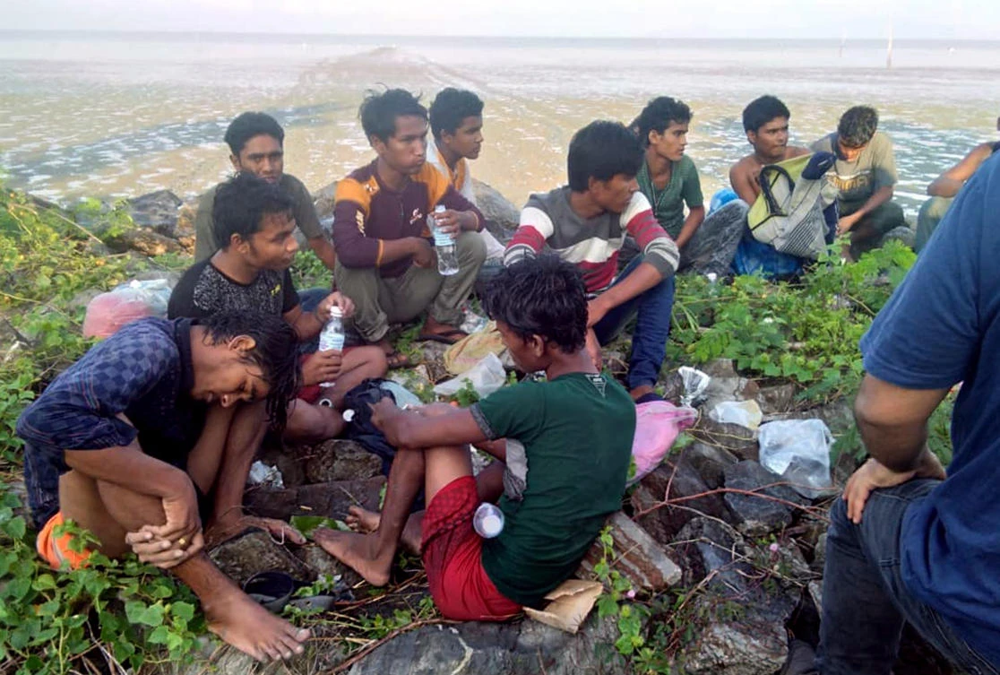 Malaysia says 41 Rohingya land up north, 200 still at sea