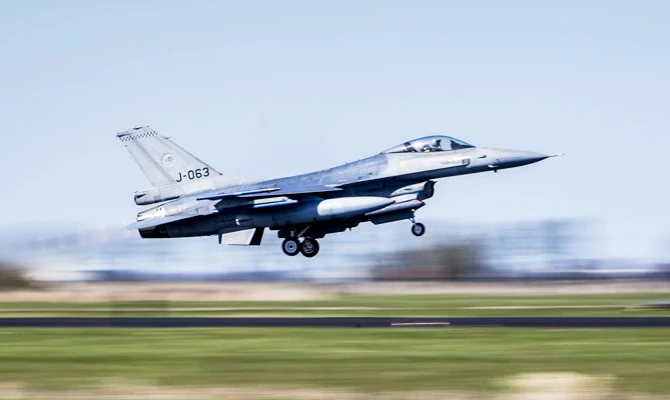 A F-16 jet fighter aircraft of the Dutch Royal Air Force takes off during the international exercise 'Frisian Flag 2019' at Leeuwarden Airbase, on April 1, 2019. (AFP)