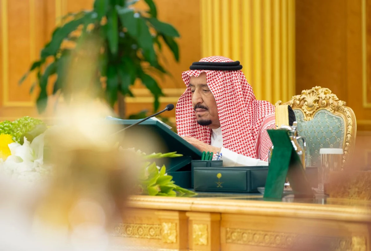 A session of the Saudi cabinet, chaired by King Salman at Al-Yamamah Palace in Riyadh, on Tuesday backed a US decision to classify Iran’s Islamic Republican Guard Corps (IRGC) as a terrorist organization. (SPA)