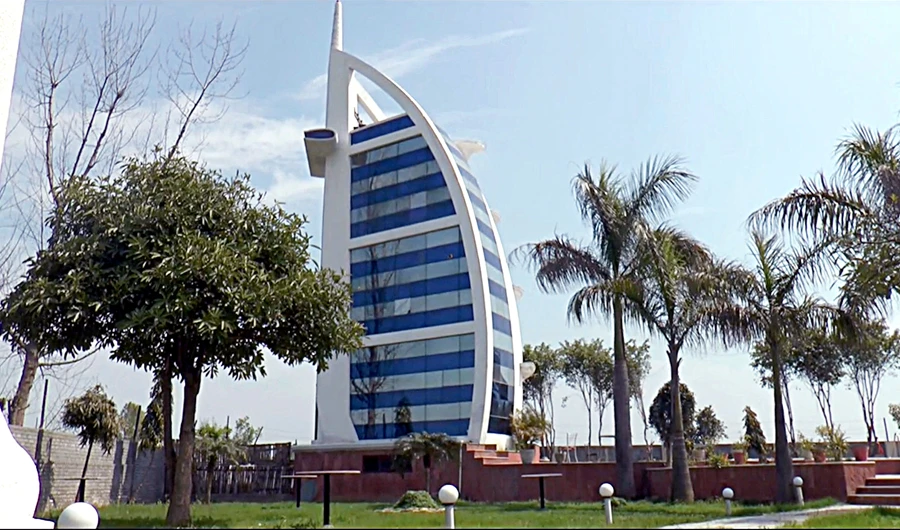 It’s Burj Al-Arab but not as you know it: Indian hotel replica a hit with tourist