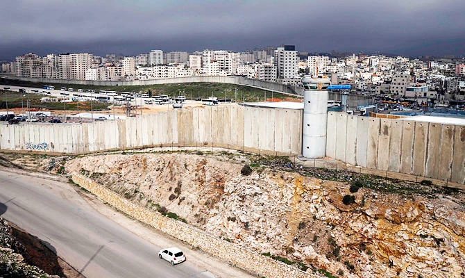 Airbnb will leave West Bank homes listed to settle suits