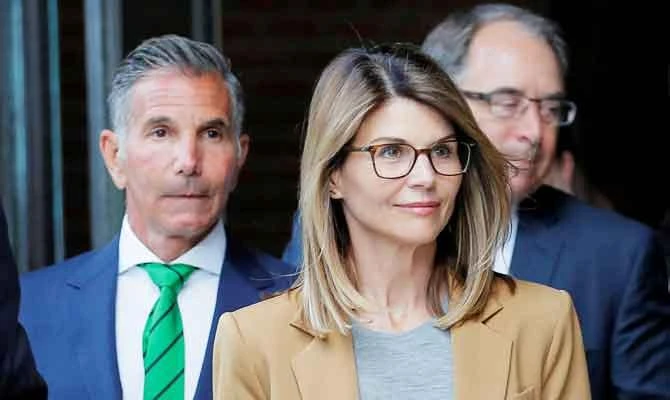 US actress Lori Loughlin faces new charge in college bribery scandal