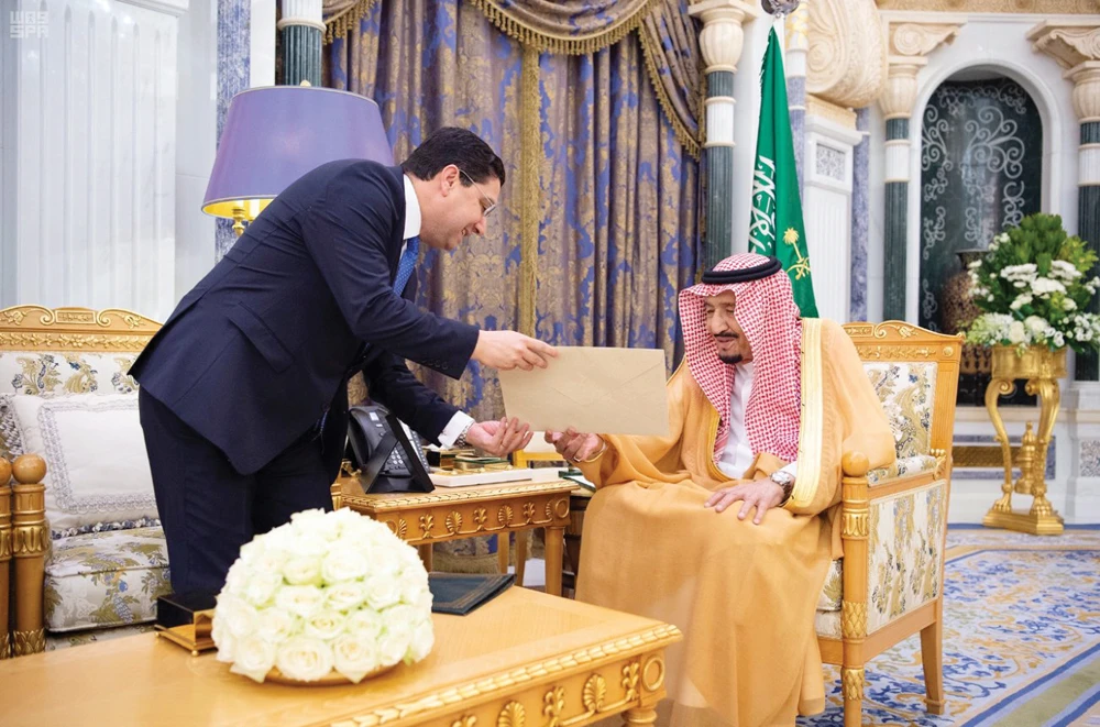 King Salman meets Moroccan Minister of Foreign Affairs and International Cooperation Nasser Bourita at Al-Yamamah Palace in Riyadh. (SPA)