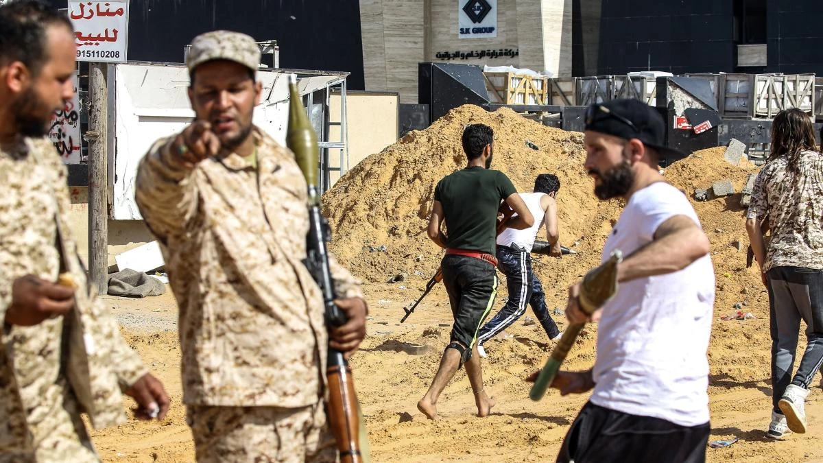 Libyan fighters loyal to the Government of National Accord run during clashes with forces loyal to strongman Khalifa Haftar south of the capital Tripoli’s suburb of Ain Zara, on April 10, 2019. (File/AFP)