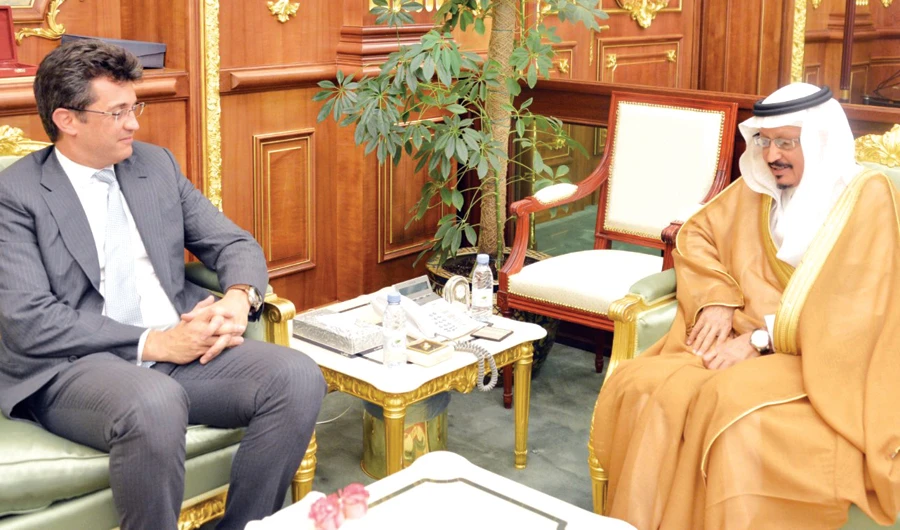 Deputy Shoura Council Speaker Dr. Abdullah Al-Mutani meets Michele Cervone D’Urso, head of the EU delegation to Saudi Arabia, in Riyadh. (SPA)