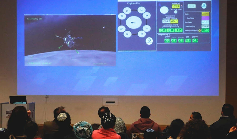 Israeli spacecraft crashes onto moon after technical failures