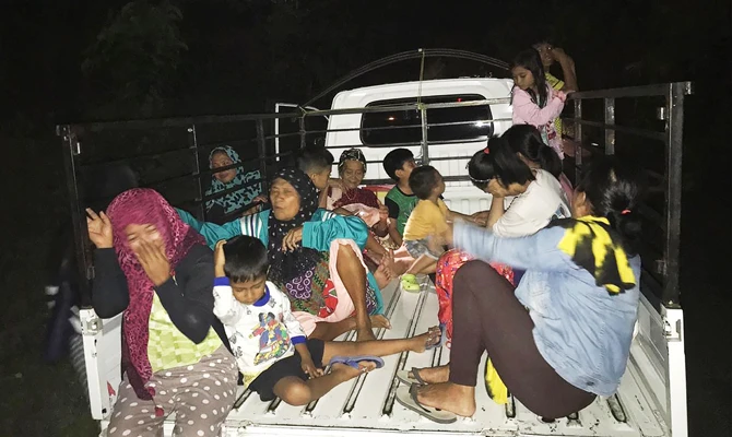 Strong quake hits off Indonesia, one reported dead