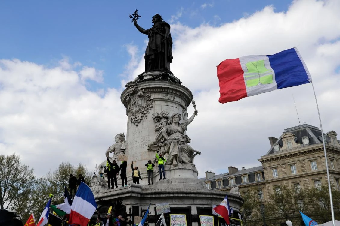 Clashes erupt in ‘yellow vest’ protests as Macron prepares policy moves