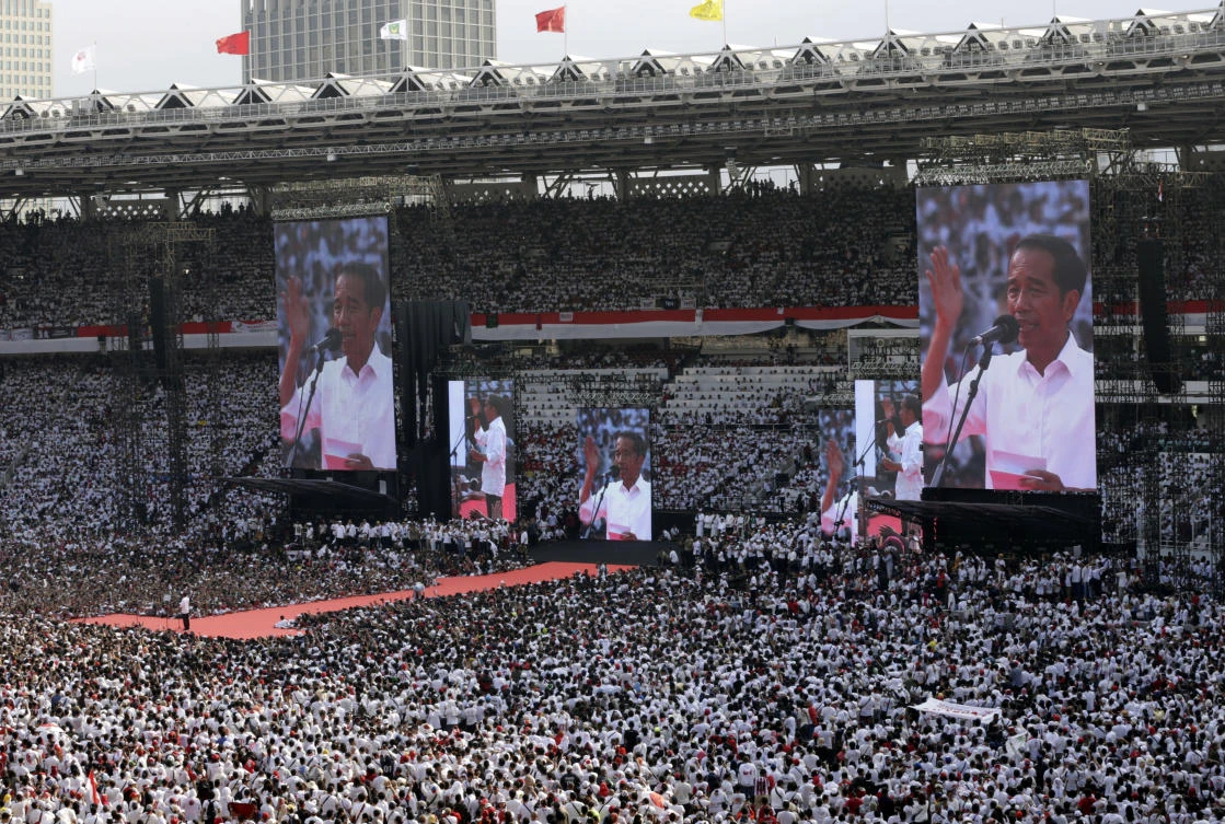 Most polls show incumbent Indonesian President Joko Widodo holds a double-digit lead over main rival Prabowo Subianto, a former general. (AP)