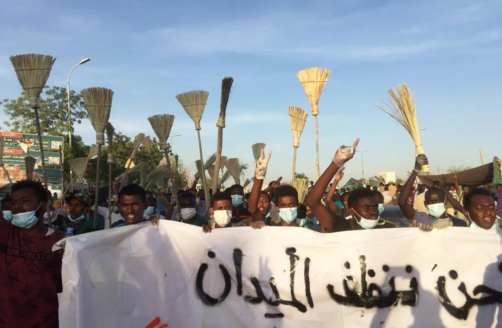 African Union threatens to suspend Sudan’s membership unless military council steps down