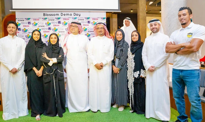 The shortlisted applicants pose with the panel of judges. (Photo/Supplied)