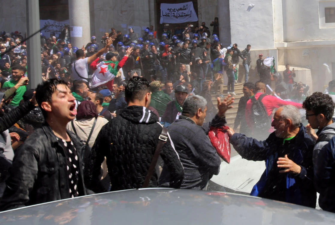Police officers use a water cannon to disperse people protesting after parliament appointed upper house chairman Abdelkader Bensalah as interim president following the resignation of Abdelaziz Bouteflika, in Algiers, Algeria April 9, 2019. (Reuters)