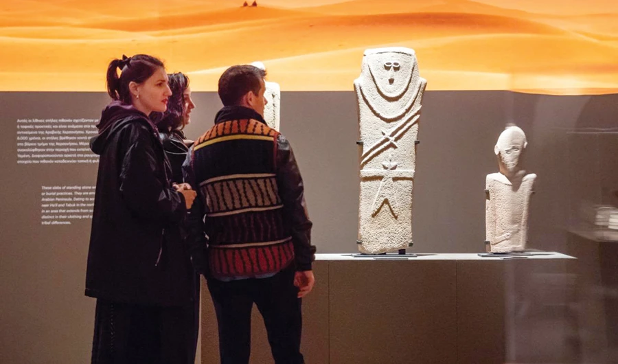 Visitors tour the exhibition in Athens. The event offers an insight into the history of the Arabian Peninsula and uncovers the historical development of Saudi Arabia. (Photo/SPA)
