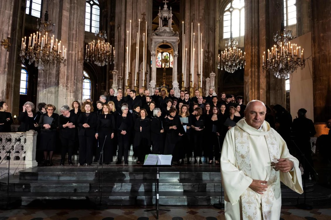 A choir perform during a Mass in tribute to the Notre Dame de Paris Cathedral at the Saint Eustache church in Paris on Easter Sunday, on April 21, 2019. (AFP)