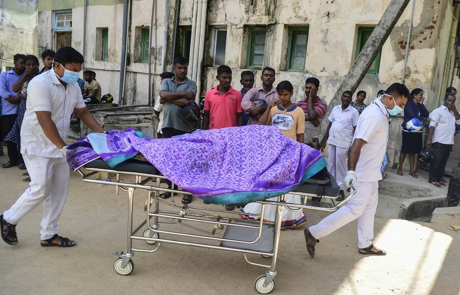 Sri Lankan hospital workers transport a body on a trolley at a hospital morgue following an explosion at a church in Batticaloa in eastern Sri Lanka on April 21, 2019. (Lakruwan Wanniarachchi/AFP)