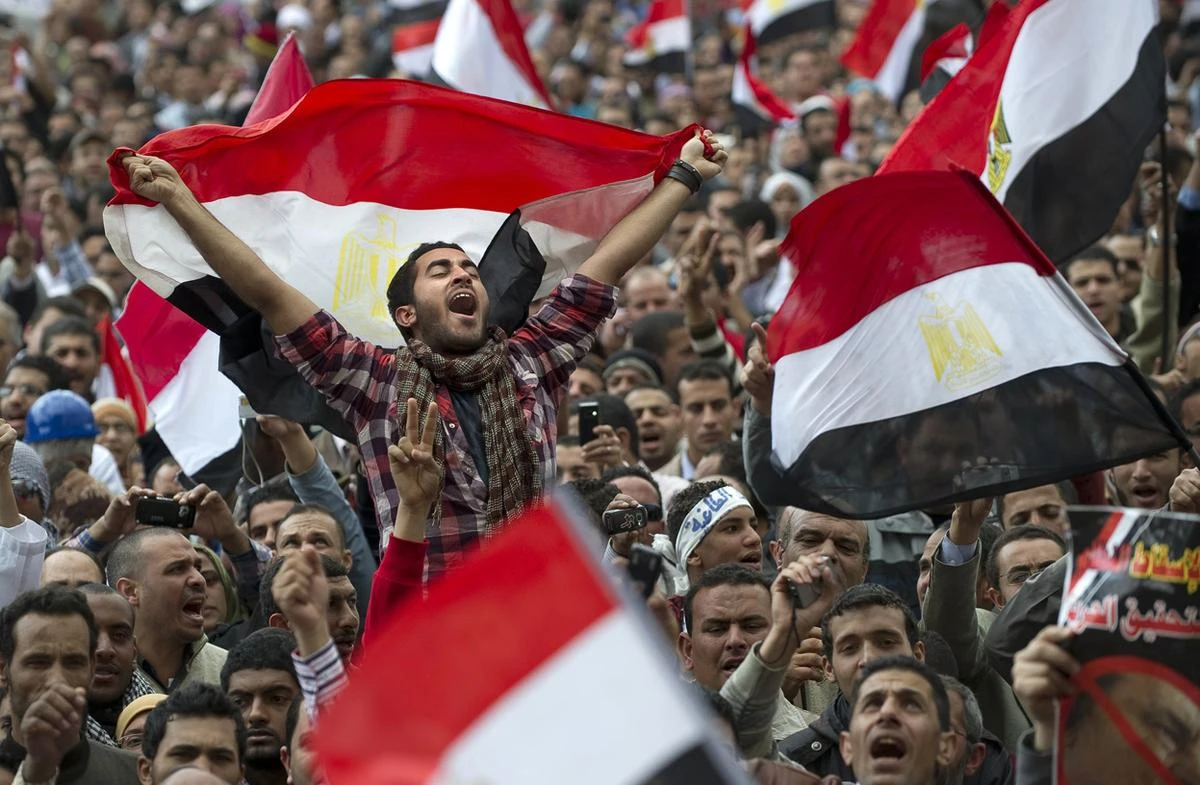 Egyptian anti-goverment demonstrators wave Egyptian flags at Cairo’s Tahrir Square on February 10, 2011. (File/AFP)