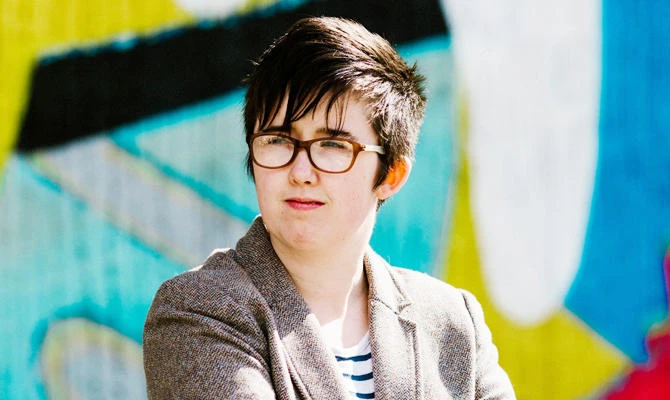Journalist Lyra McKee poses for a portrait outside the Sunflower Pub on Union Street in Belfast, Northern Ireland May 19, 2017. (REUTERS)