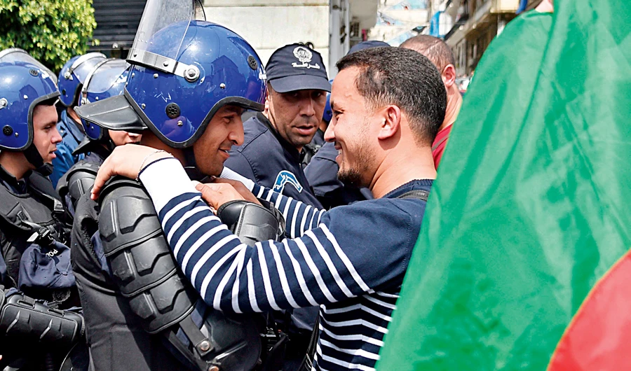 Algeria’s army chief hails judiciary for anti-graft move
