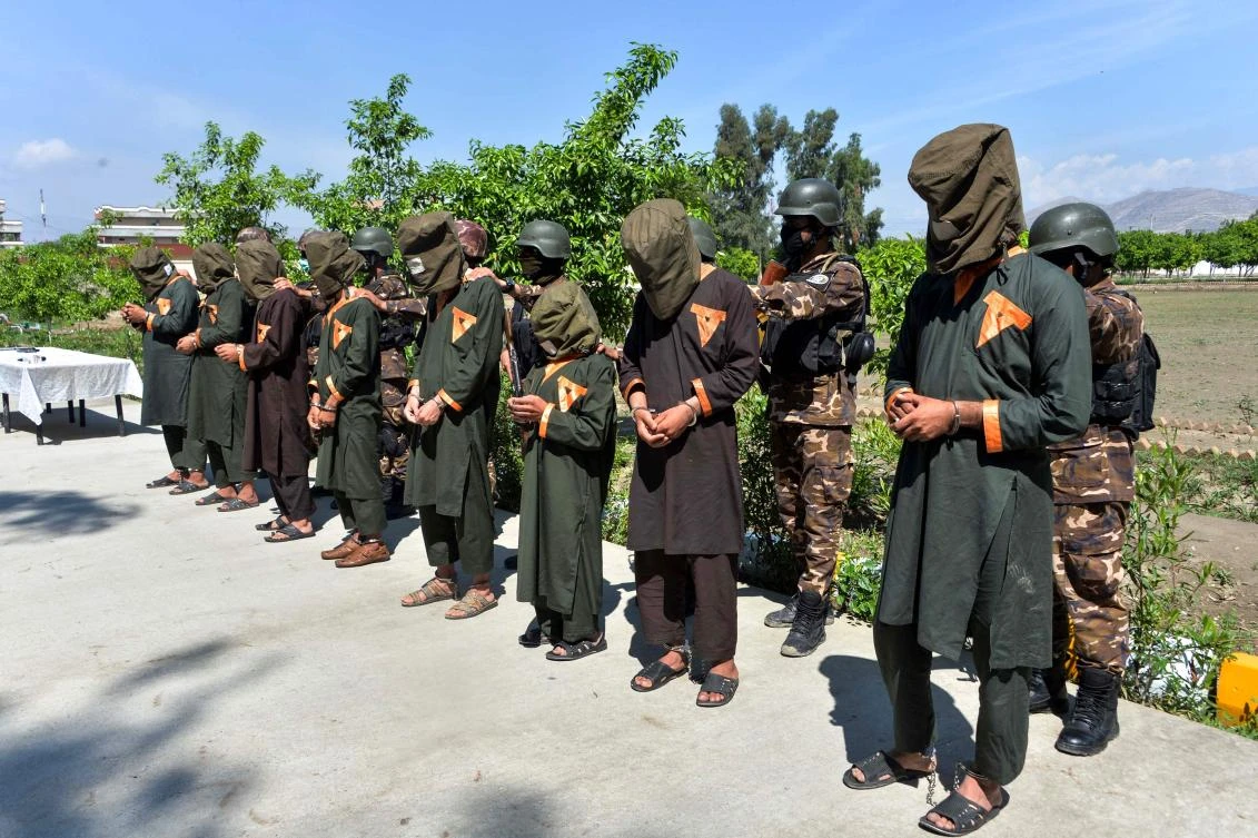 Afghan security forces stand behind alleged Daesh fighters being presented to the following their arrest in Nangarhar province. (AFP)