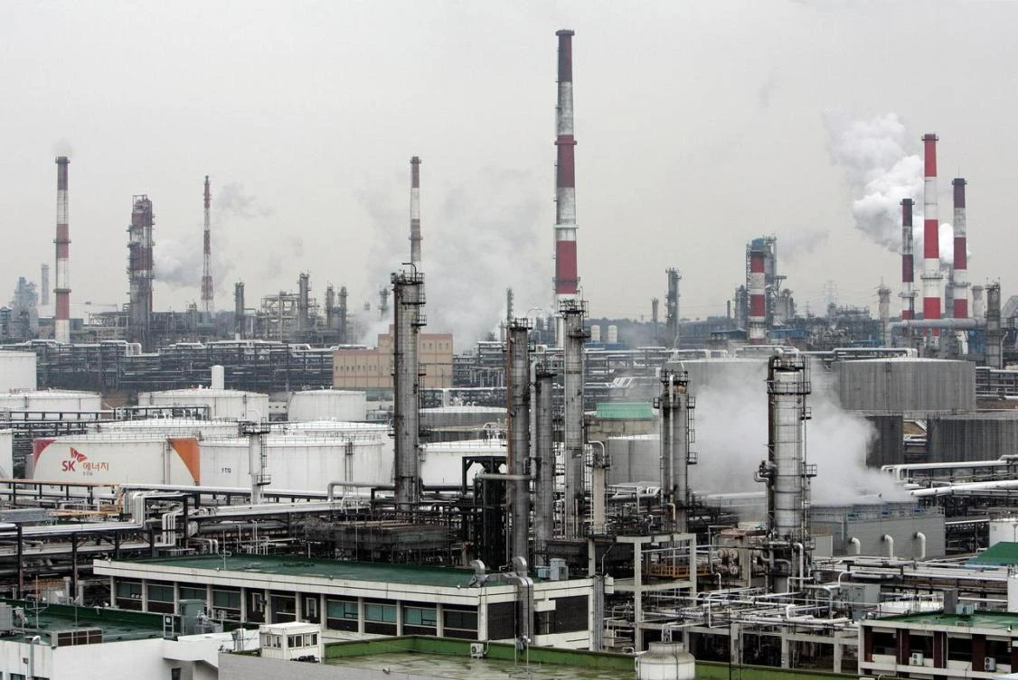 South Korea is the biggest buyer of Iranian condensate. Above, SK Energy’s refinery at Ulsan. (Reuters)