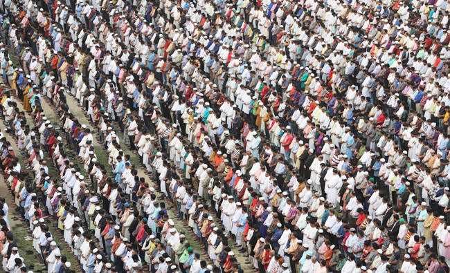 Bangladeshis offer funeral prayer for Awami League leader Sheikh Fazlul Karim Selim's grandson Zayan Chowdhury, who was killed in the series blasts in Sri Lanka on Easter Sunday, in Dhaka on April 24, 2019. (AFP)