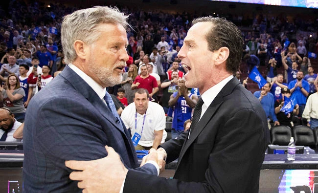 Philadelphia 76ers head coach Brett Brown, left, talks with Brooklyn Nets head coach Kenny Atkinson, right, following Game 5 of a first-round NBA basketball playoff series, Tuesday, April 23, 2019, in Philadelphia. (AP)