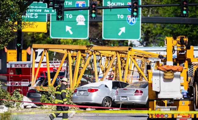 4 dead after crane crashes onto cars
