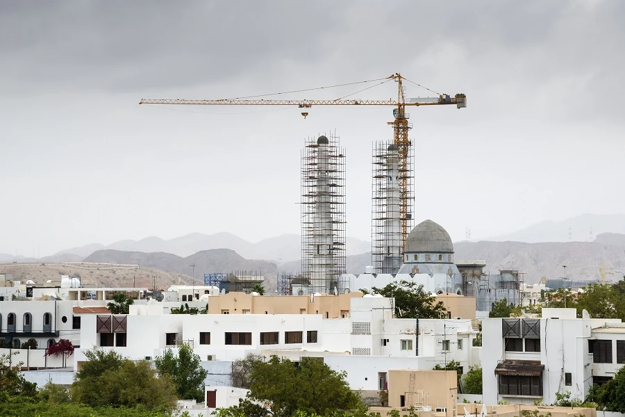 Oman extends expat visa ban