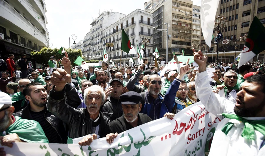 Demonstrators protest against corruption and injustice in Algiers, Algeria, on April 26, 2019. (REUTERS/Ramzi Boudina)