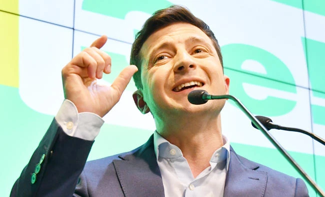 Ukrainian comedian and presidential candidate Volodymyr Zelensky speaks to the mmedia during press conference at his campaign headquarters in Kiev on April 21, 2019, after the announcement of the first exit poll results in the second round of Ukraine's presidential election, that showed him as the winner. (AFP)