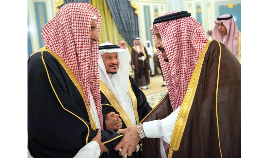 King Salman receives Grand Mufti Sheikh Abdul Aziz Al-Asheikh at Al-Yamamah Palace in Riyadh on Monday. (SPA)
