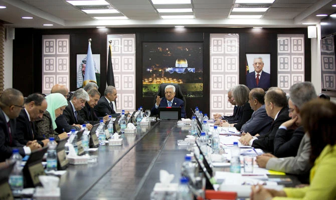 Palestinian President Mahmoud Abbas chairs a session of the weekly cabinet meeting, in Ramallah in the Israeli-occupied West Bank, on April 29, 2019. (Majdi Mohammed/Pool via REUTERS)
