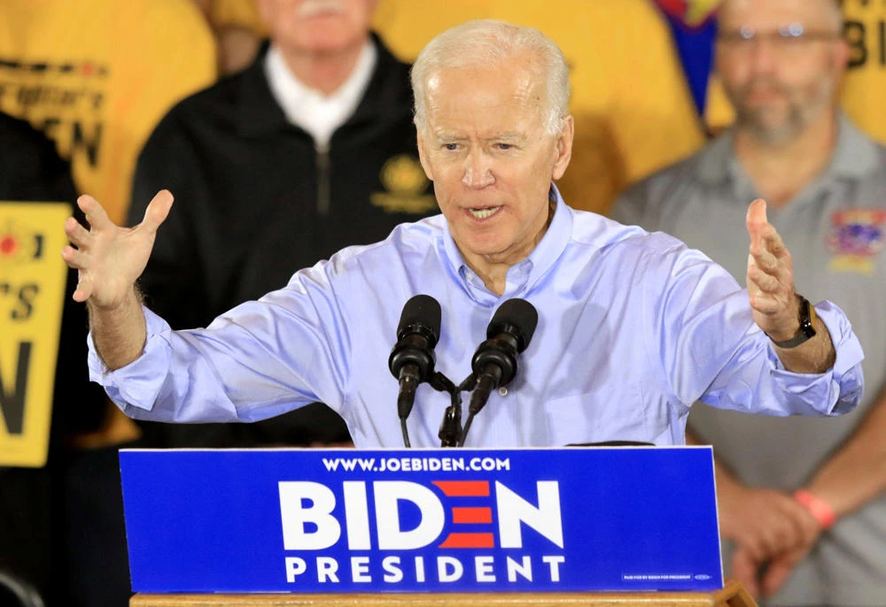Democratic 2020 US presidential candidate Joe Biden speaks to union members during a visit to a union hall in Pittsburgh, Pennsylvania, on April 29, 2019. (REUTERS/Aaron Josefczyk)