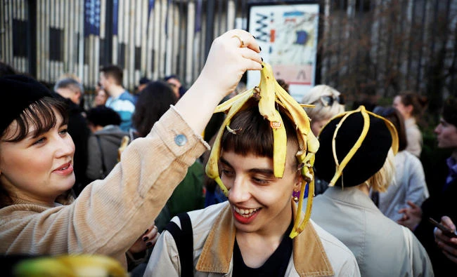 Ban on banana-eating artwork draws ridicule in Poland