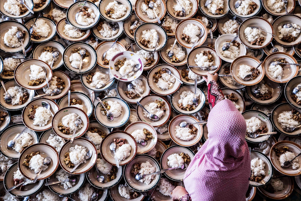An Indonesian woman prepares meals for Muslims breaking their fast during the holy month of Ramadan at Jogokariyan Mosque in Yogyakarta on May 11, 2019. (AFP)
