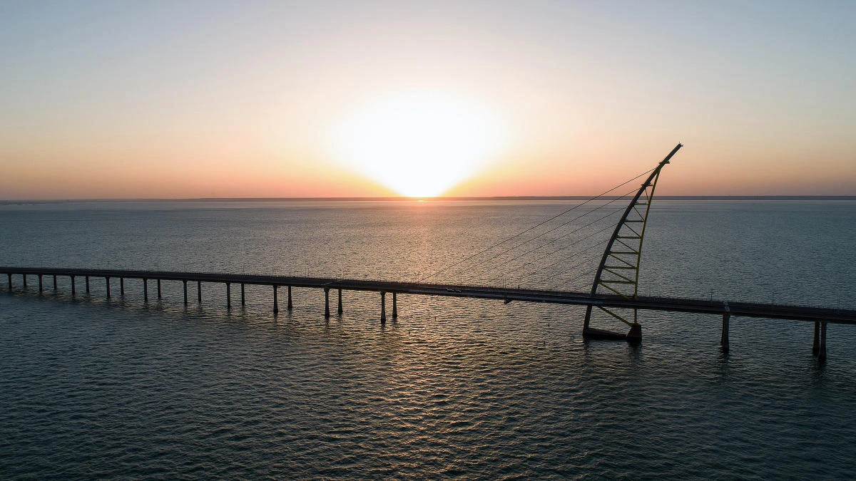 Sunset view of the arch pylon on the Sheikh Jaber al-Ahmad Al-Sabah Causeway which will lead to the Future Silk City, in Kuwait Bay, Kuwait April 23, 2019. (Reuters)