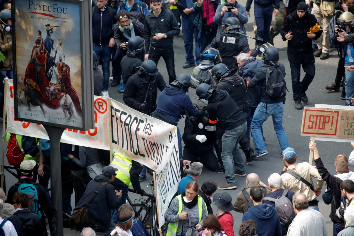 Tension palpable as thousands hit Paris for May 1 rallies