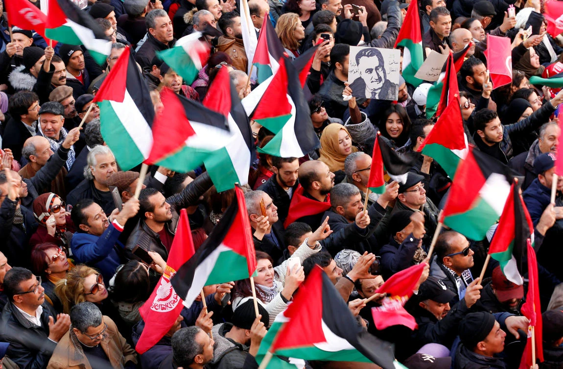 Tunisia raises minimum wages, pensions to tackle discontent